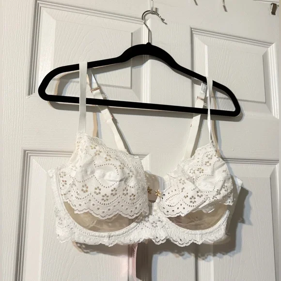 Lace Underwire Bra in White - SXF - Picture 1 of 14